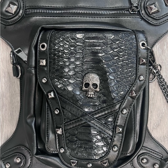 Steampunk Skull Crossbody Handbag - Picture 2 of 7